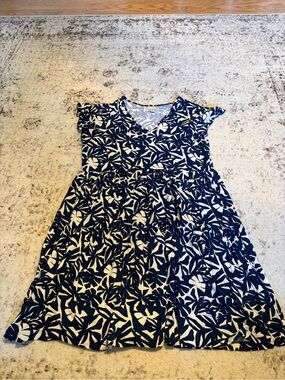 Charlie Paige Blue and White Abstract Print Dress